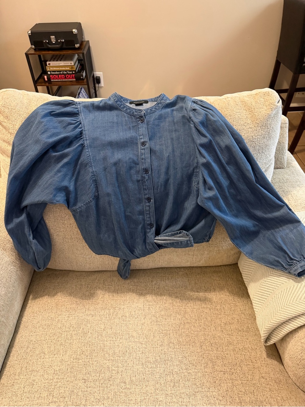Sanctuary blue denim blouse with tie detail and cute sleeves
Size S
#denimblou